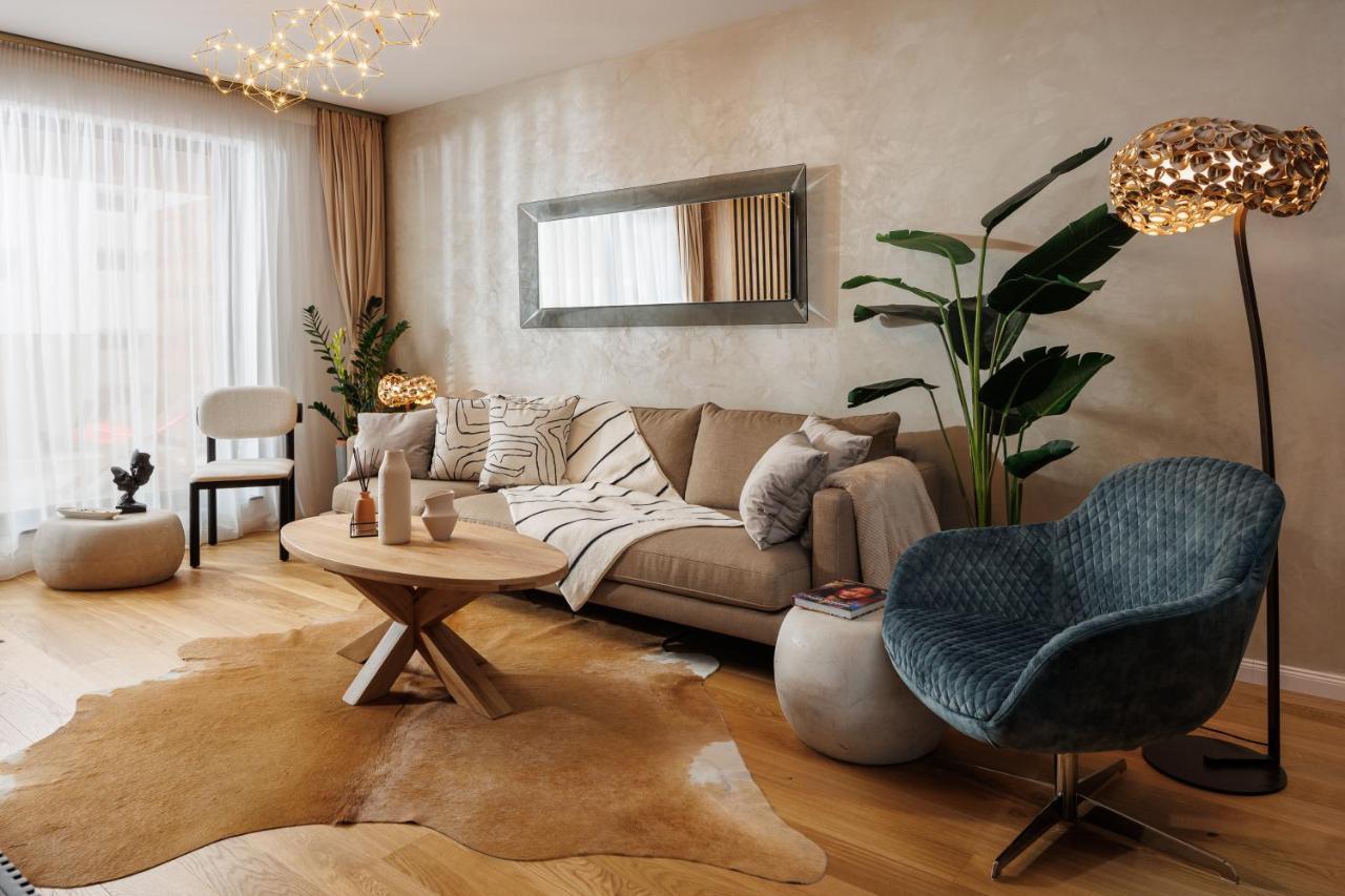 Pure Living Apartment W. Private Parking Брашов Экстерьер фото
