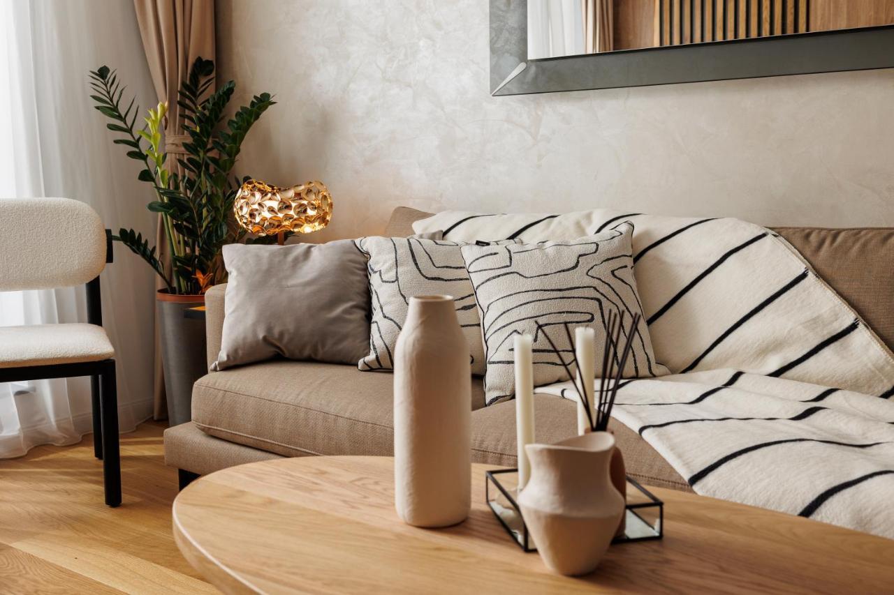 Pure Living Apartment W. Private Parking Брашов Экстерьер фото