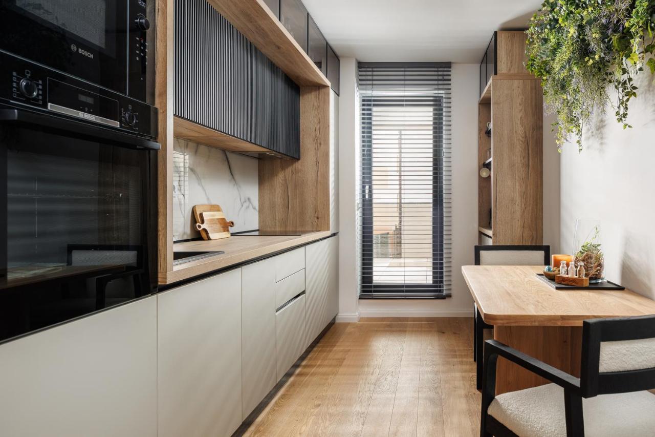 Pure Living Apartment W. Private Parking Брашов Экстерьер фото