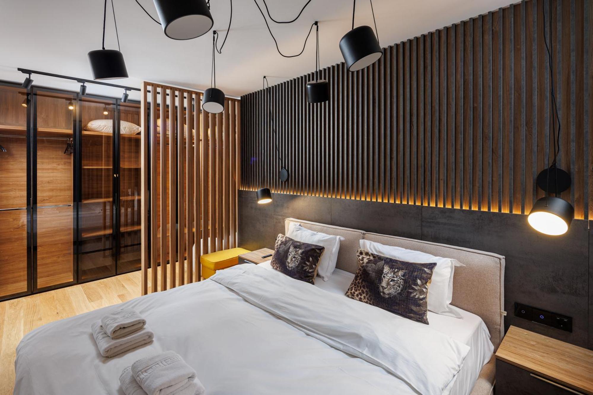 Pure Living Apartment W. Private Parking Брашов Экстерьер фото