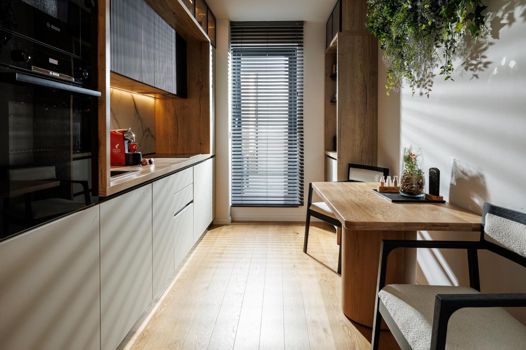 Pure Living Apartment W. Private Parking Брашов Экстерьер фото